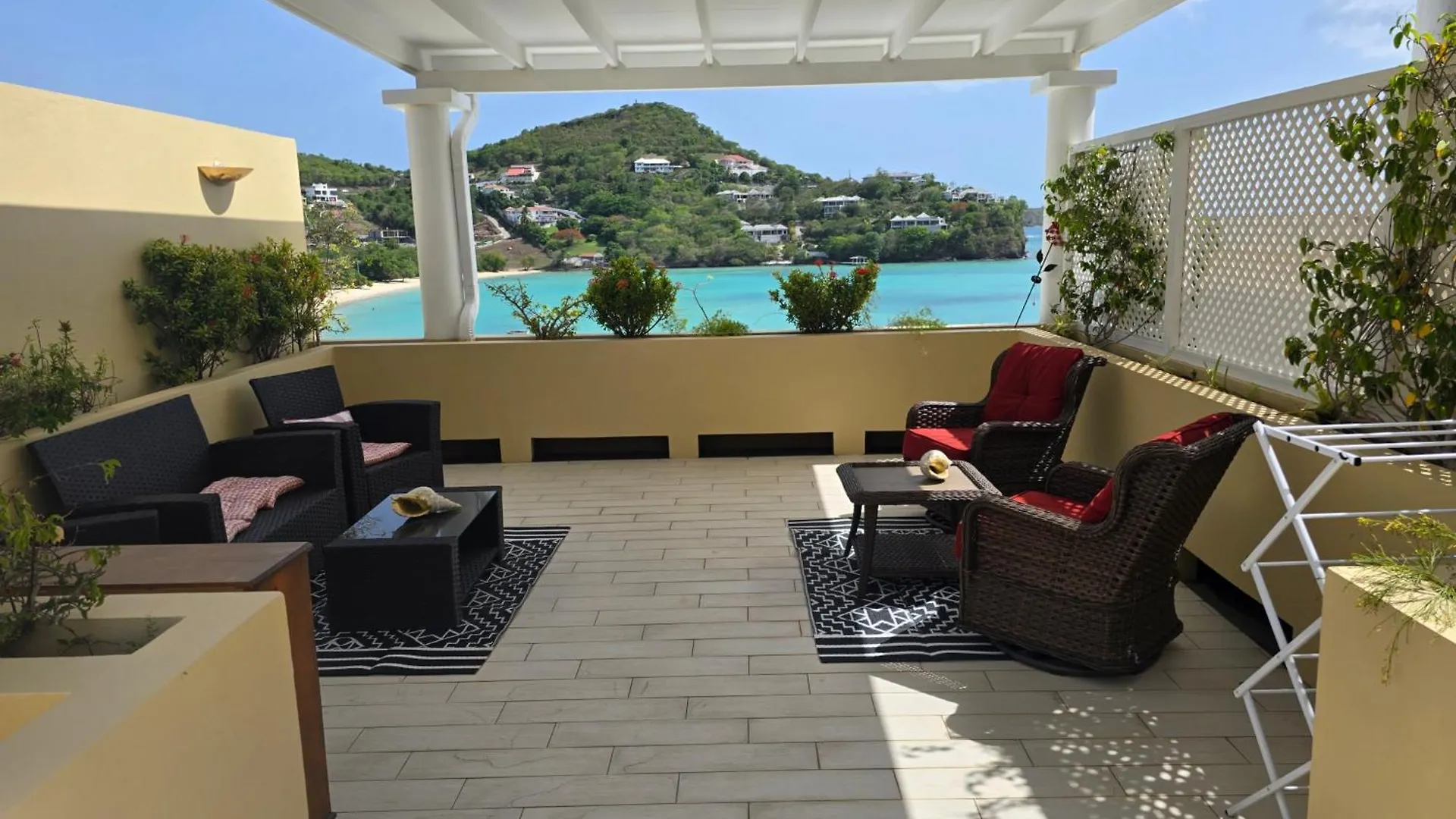 Апартаменты Bayview Designer Loft St. George's