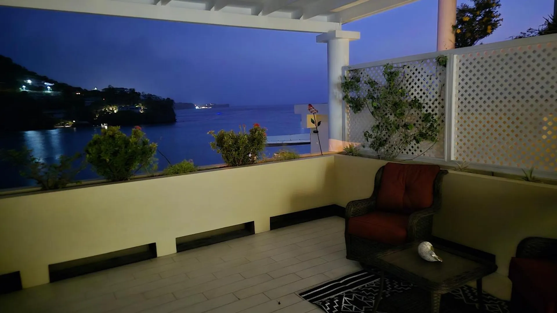 Апартаменты Bayview Designer Loft St. George's 0*,