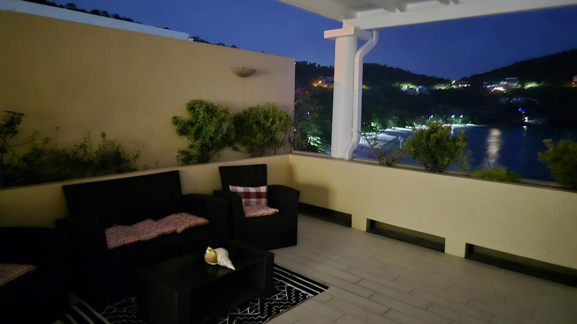 Апартаменты Bayview Designer Loft St. George's
